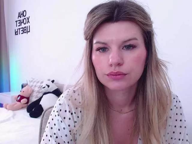 Explore our live girls sluts from our Custom and Multi clubs and checkout exclusive access to highly interactive content, such as shape, hair, titties, pussy type and many more.