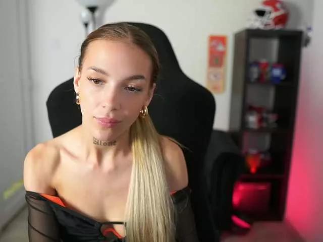 Explore our live girls sluts from our Custom and Multi clubs and checkout exclusive access to highly interactive content, such as shape, hair, titties, pussy type and many more.