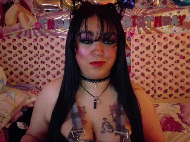 AlizeHentaiMeow from BongaCams is Freechat