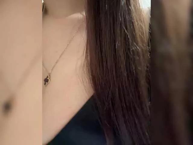 Alliina-leee from BongaCams