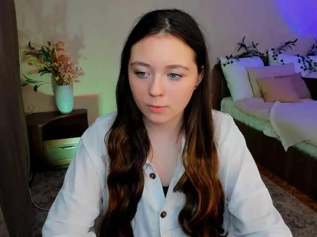 AlluringLookk from BongaCams