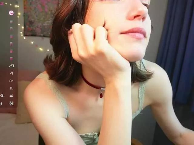 AllyAlice from BongaCams