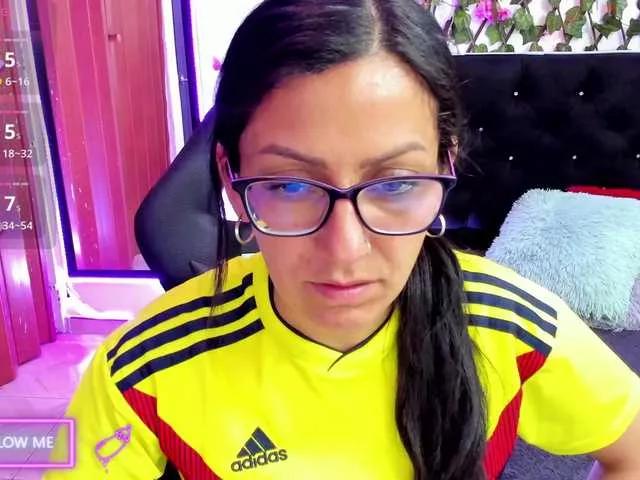 alma-blue from BongaCams