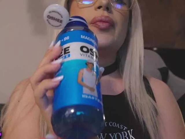 Explore our live girls sluts from our Custom and Multi clubs and checkout exclusive access to highly interactive content, such as shape, hair, titties, pussy type and many more.