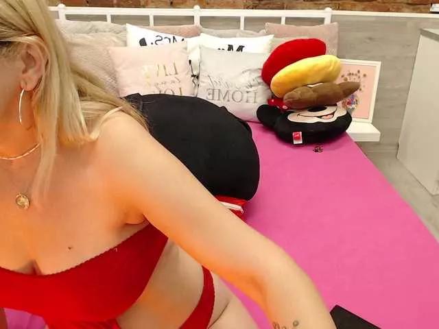 Explore our live girls sluts from our Custom and Multi clubs and checkout exclusive access to highly interactive content, such as shape, hair, titties, pussy type and many more.