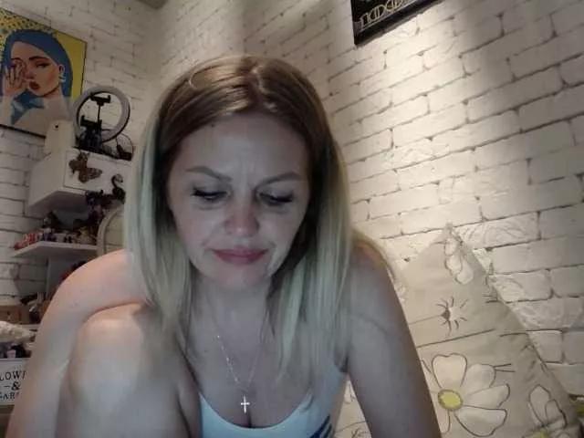 Explore our live girls sluts from our Custom and Multi clubs and checkout exclusive access to highly interactive content, such as shape, hair, titties, pussy type and many more.