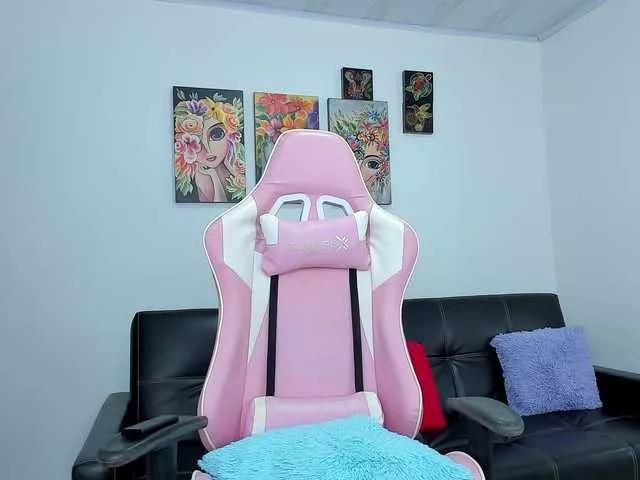 Explore our live girls sluts from our Custom and Multi clubs and checkout exclusive access to highly interactive content, such as shape, hair, titties, pussy type and many more.