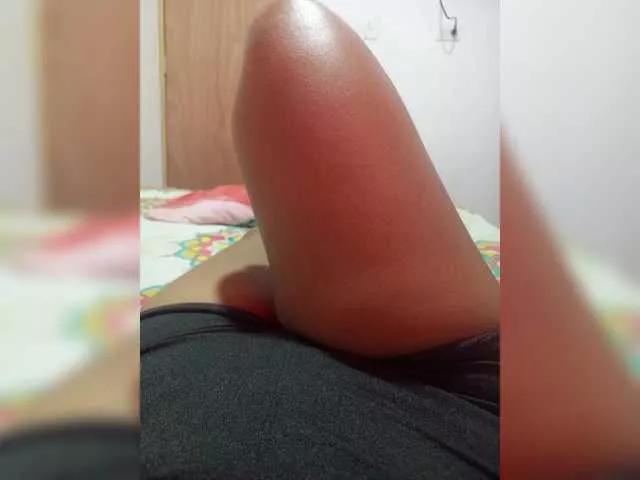 annie-19 from BongaCams