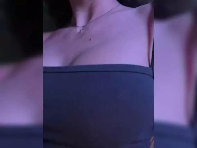 Annieisonfire from BongaCams