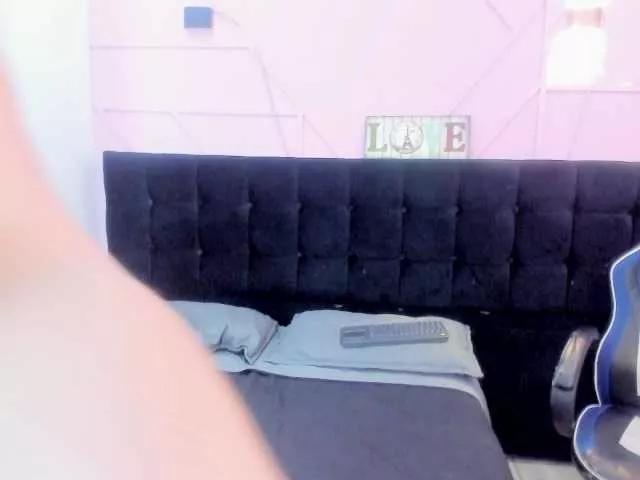 Explore our live girls sluts from our Custom and Multi clubs and checkout exclusive access to highly interactive content, such as shape, hair, titties, pussy type and many more.