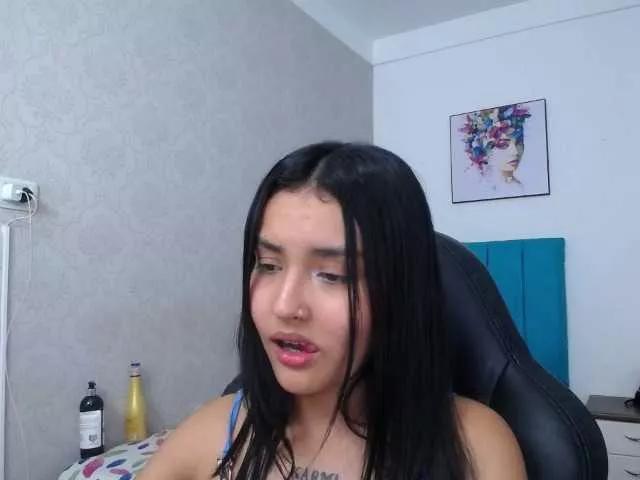Explore our live girls sluts from our Custom and Multi clubs and checkout exclusive access to highly interactive content, such as shape, hair, titties, pussy type and many more.