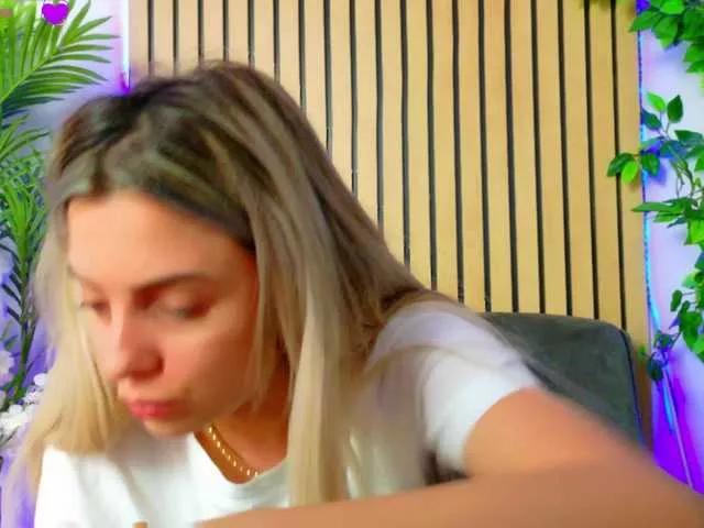 AriannaSins from BongaCams