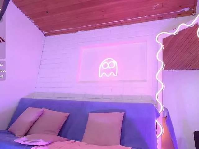 Explore our live girls sluts from our Custom and Multi clubs and checkout exclusive access to highly interactive content, such as shape, hair, titties, pussy type and many more.