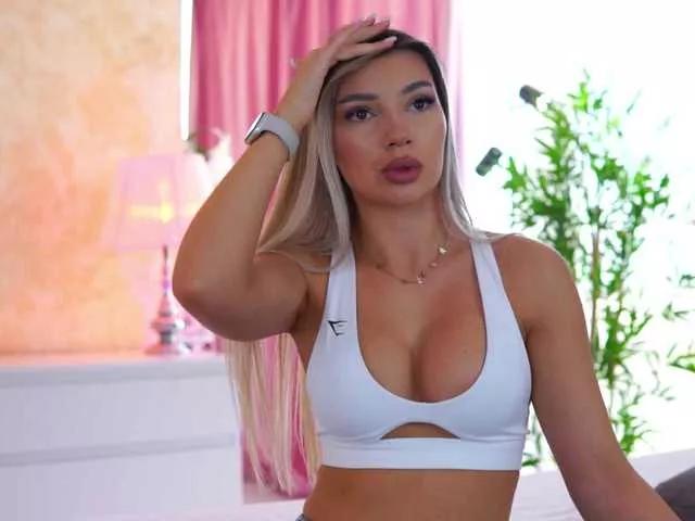 ArtTeasee from BongaCams