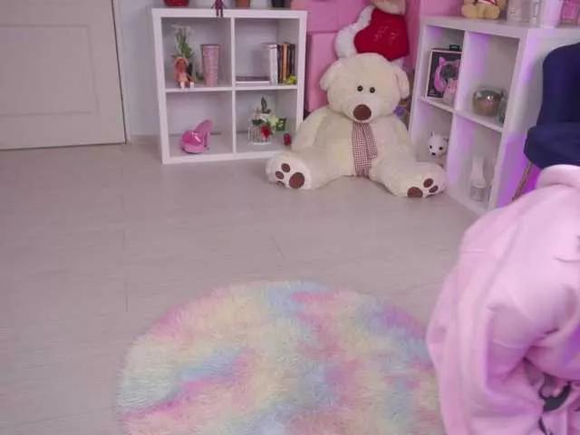 Explore our live girls sluts from our Custom and Multi clubs and checkout exclusive access to highly interactive content, such as shape, hair, titties, pussy type and many more.