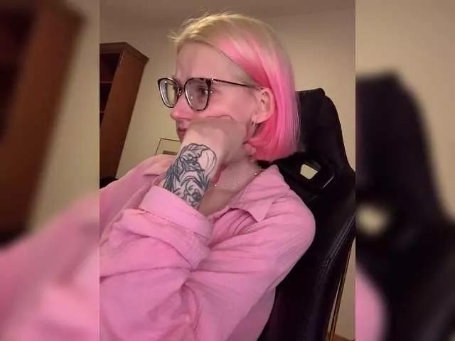 Explore our live girls sluts from our Custom and Multi clubs and checkout exclusive access to highly interactive content, such as shape, hair, titties, pussy type and many more.