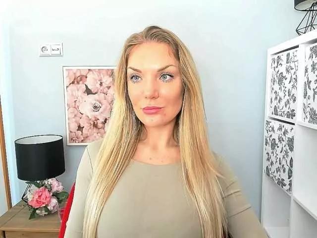 Explore our live girls sluts from our Custom and Multi clubs and checkout exclusive access to highly interactive content, such as shape, hair, titties, pussy type and many more.