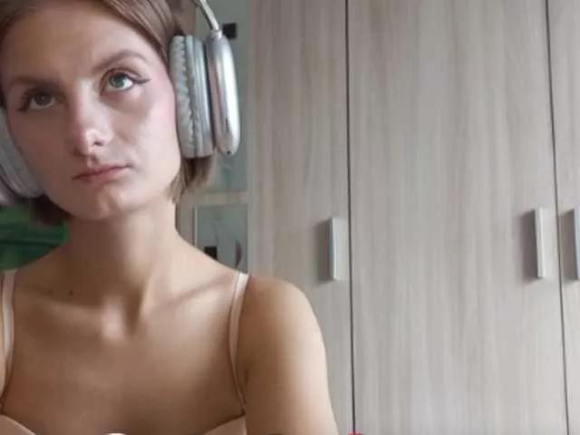 Explore our live girls sluts from our Custom and Multi clubs and checkout exclusive access to highly interactive content, such as shape, hair, titties, pussy type and many more.