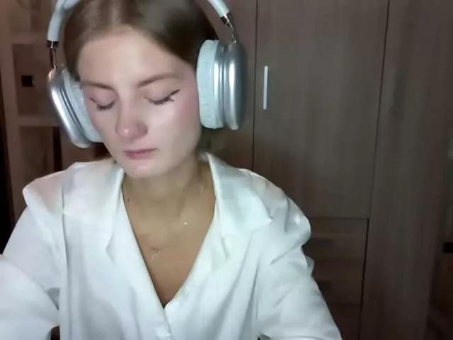 Explore our live girls sluts from our Custom and Multi clubs and checkout exclusive access to highly interactive content, such as shape, hair, titties, pussy type and many more.