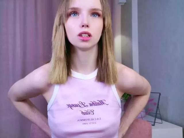 b4by-lol1 from BongaCams