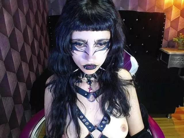 Explore our live girls sluts from our Custom and Multi clubs and checkout exclusive access to highly interactive content, such as shape, hair, titties, pussy type and many more.