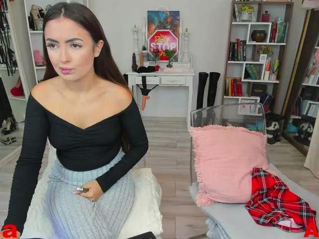Explore our live girls sluts from our Custom and Multi clubs and checkout exclusive access to highly interactive content, such as shape, hair, titties, pussy type and many more.