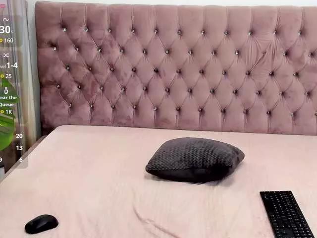 Explore our live girls sluts from our Custom and Multi clubs and checkout exclusive access to highly interactive content, such as shape, hair, titties, pussy type and many more.