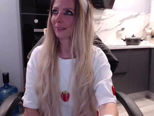 blondalina from BongaCams is Freechat