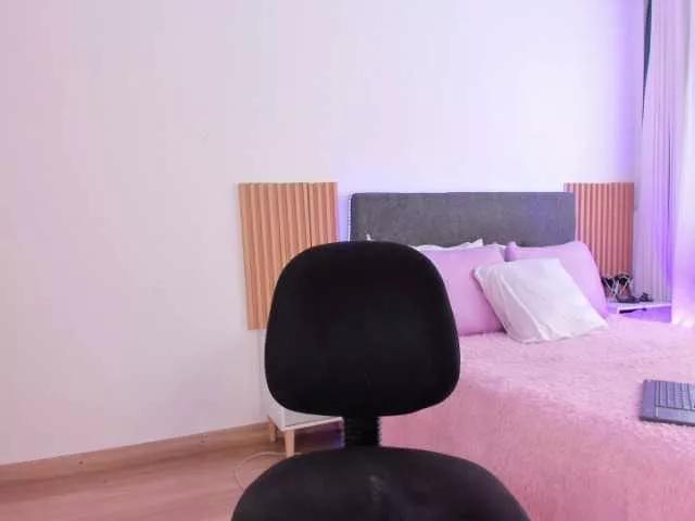 Explore our live girls sluts from our Custom and Multi clubs and checkout exclusive access to highly interactive content, such as shape, hair, titties, pussy type and many more.