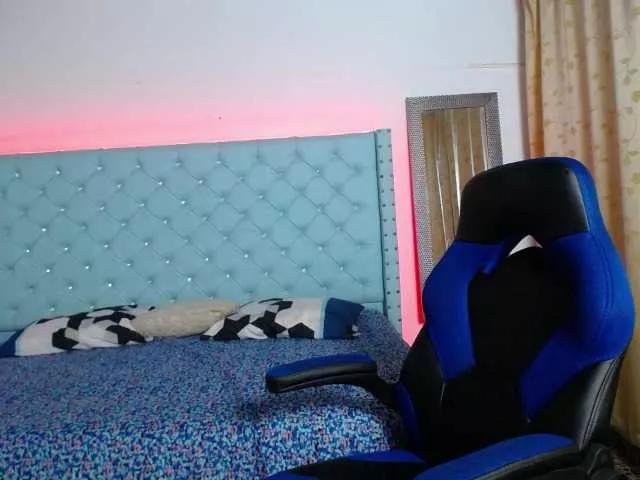 Explore our live girls sluts from our Custom and Multi clubs and checkout exclusive access to highly interactive content, such as shape, hair, titties, pussy type and many more.