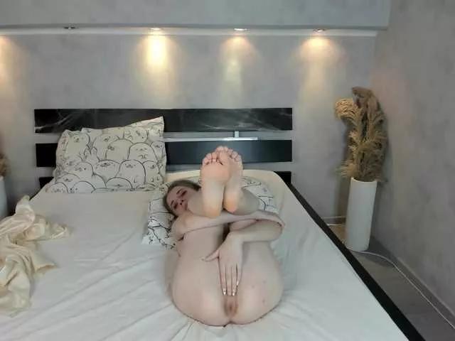 Explore our live girls sluts from our Custom and Multi clubs and checkout exclusive access to highly interactive content, such as shape, hair, titties, pussy type and many more.