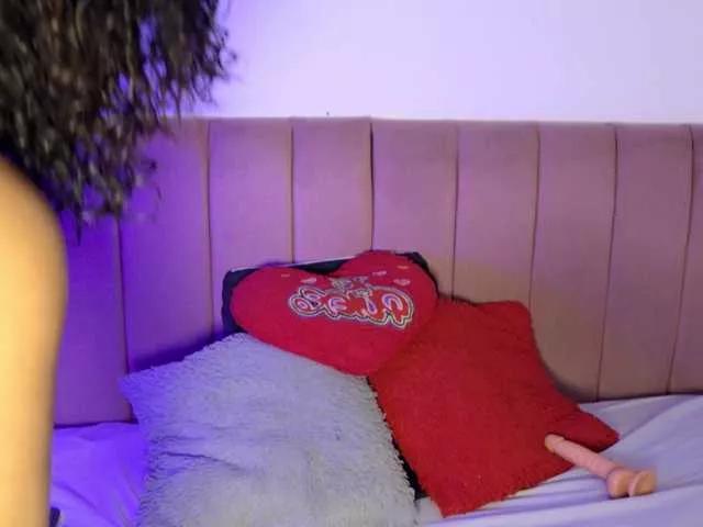 Explore our live girls sluts from our Custom and Multi clubs and checkout exclusive access to highly interactive content, such as shape, hair, titties, pussy type and many more.