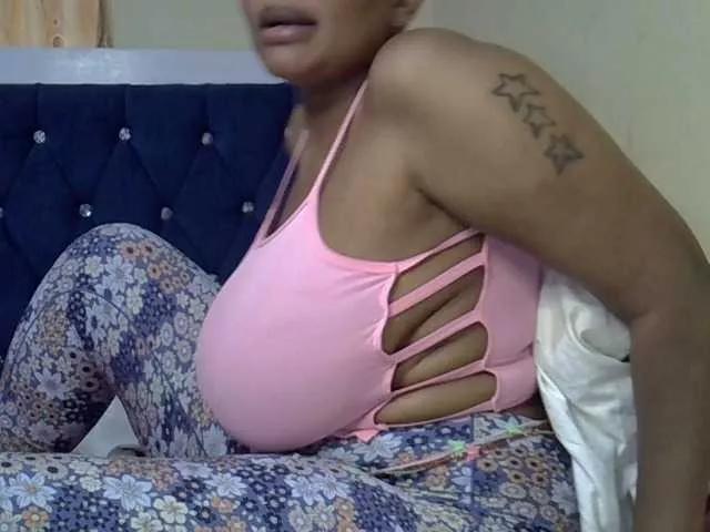 Explore our live girls sluts from our Custom and Multi clubs and checkout exclusive access to highly interactive content, such as shape, hair, titties, pussy type and many more.