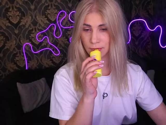 CassandraGood from BongaCams