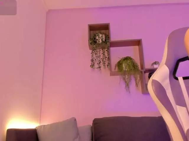 Explore our live girls sluts from our Custom and Multi clubs and checkout exclusive access to highly interactive content, such as shape, hair, titties, pussy type and many more.