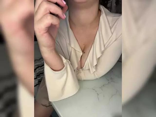 Explore our live girls sluts from our Custom and Multi clubs and checkout exclusive access to highly interactive content, such as shape, hair, titties, pussy type and many more.