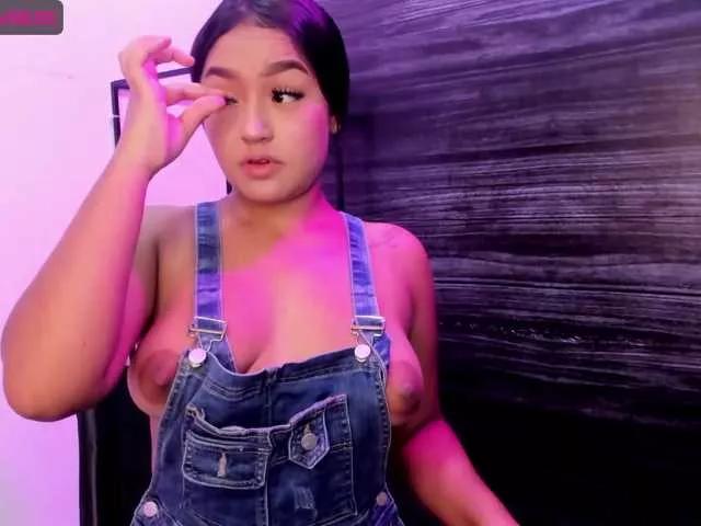 Explore our live girls sluts from our Custom and Multi clubs and checkout exclusive access to highly interactive content, such as shape, hair, titties, pussy type and many more.