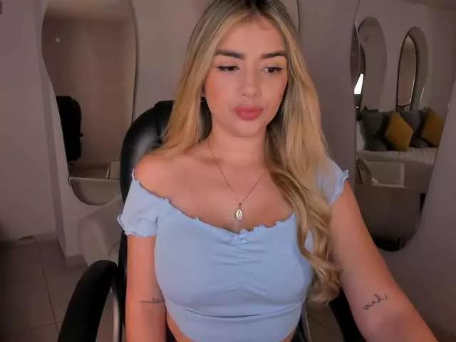 Explore our live girls sluts from our Custom and Multi clubs and checkout exclusive access to highly interactive content, such as shape, hair, titties, pussy type and many more.