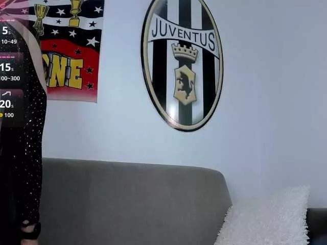 Explore our live girls sluts from our Custom and Multi clubs and checkout exclusive access to highly interactive content, such as shape, hair, titties, pussy type and many more.