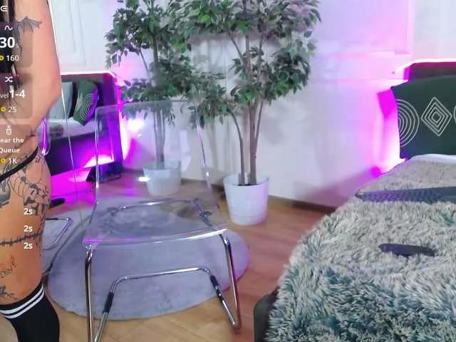 Explore our live girls sluts from our Custom and Multi clubs and checkout exclusive access to highly interactive content, such as shape, hair, titties, pussy type and many more.