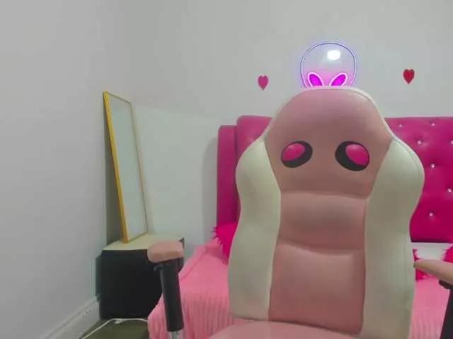 Explore our live girls sluts from our Custom and Multi clubs and checkout exclusive access to highly interactive content, such as shape, hair, titties, pussy type and many more.