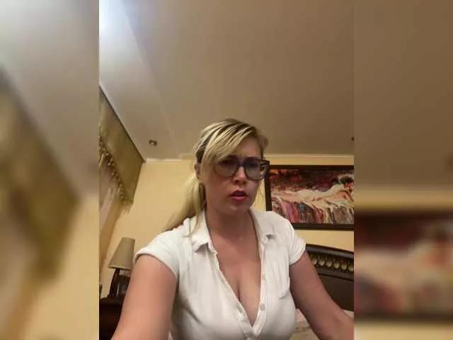Explore our live girls sluts from our Custom and Multi clubs and checkout exclusive access to highly interactive content, such as shape, hair, titties, pussy type and many more.