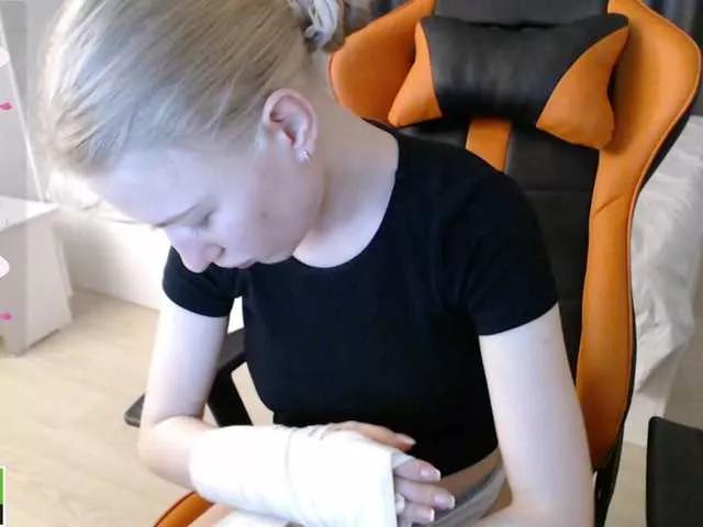 Explore our live girls sluts from our Custom and Multi clubs and checkout exclusive access to highly interactive content, such as shape, hair, titties, pussy type and many more.