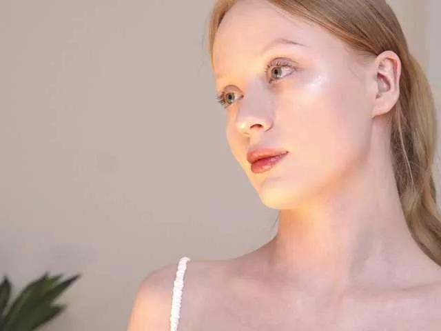 CuteShine from BongaCams is Freechat
