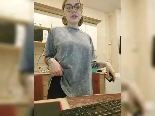 Explore our live girls sluts from our Custom and Multi clubs and checkout exclusive access to highly interactive content, such as shape, hair, titties, pussy type and many more.