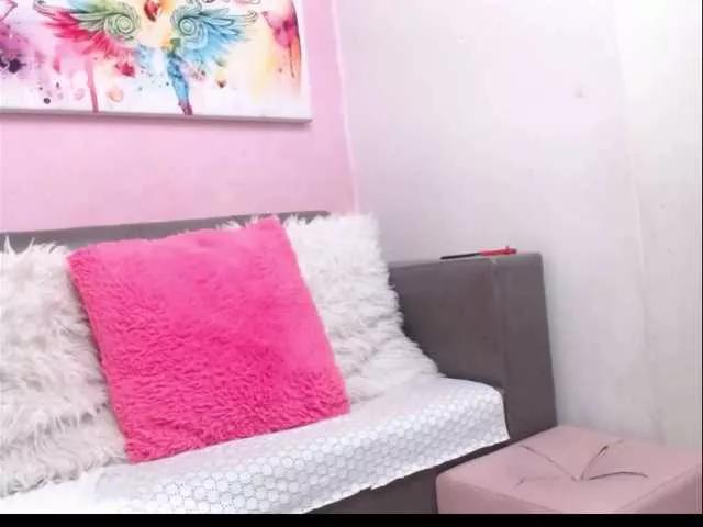 Explore our live girls sluts from our Custom and Multi clubs and checkout exclusive access to highly interactive content, such as shape, hair, titties, pussy type and many more.