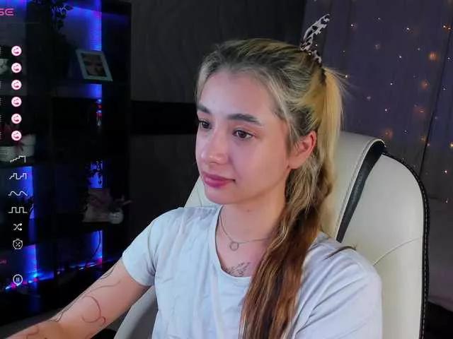 Explore our live girls sluts from our Custom and Multi clubs and checkout exclusive access to highly interactive content, such as shape, hair, titties, pussy type and many more.