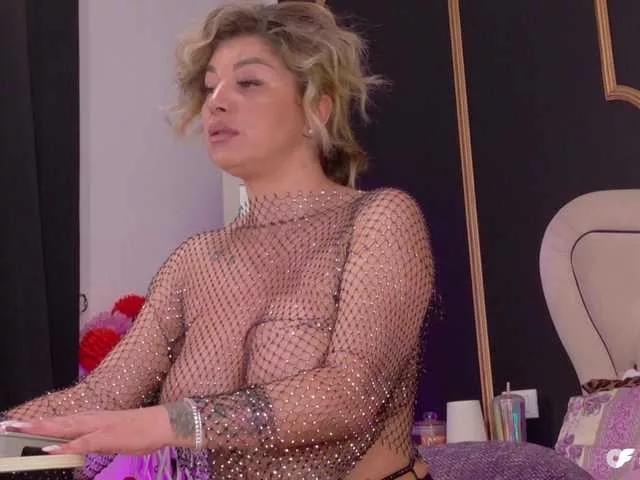 DeeaDiamond1 from BongaCams