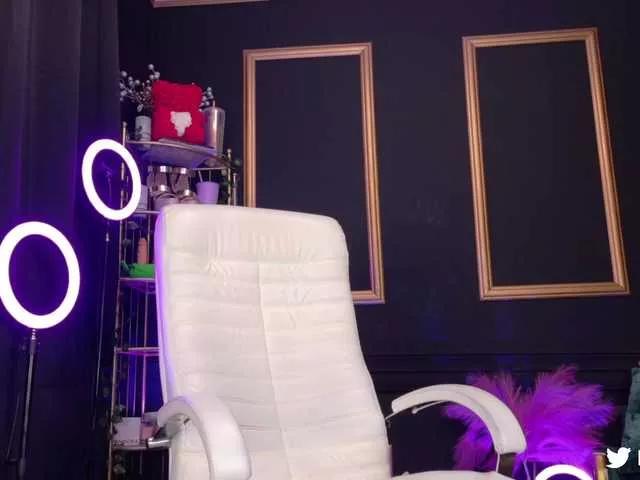 DeeaDiamond1 from BongaCams