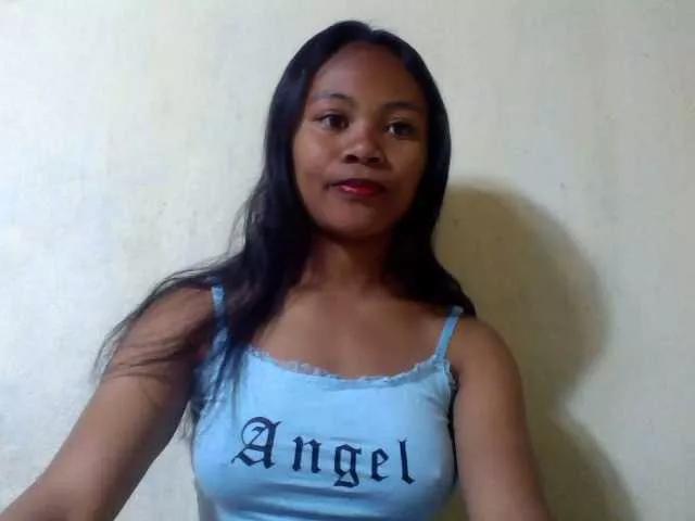 Dilliannah from BongaCams